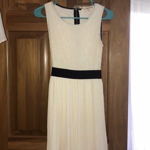 White xs dress in very good condition